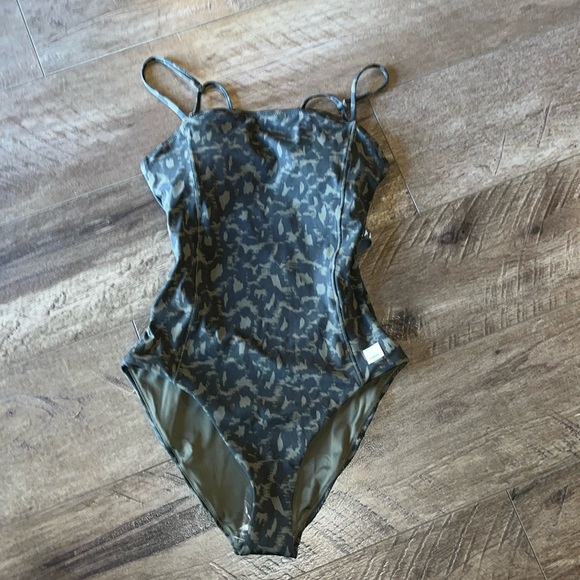 VUORI ONE-PIECE "DUNE" BATHING SUIT SIZE XSMALL NWOT - Picture 2 of 7